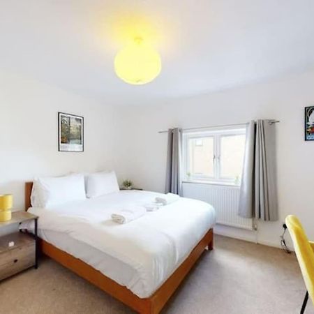 4 Bedroom Family Home On Piccadilly Line London Eksteriør billede