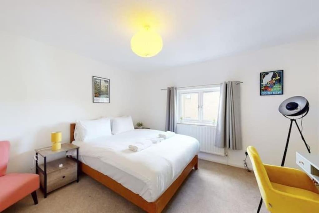 4 Bedroom Family Home On Piccadilly Line London Eksteriør billede