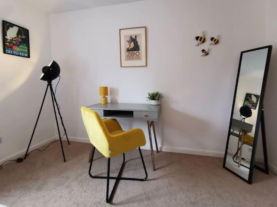 4 Bedroom Family Home On Piccadilly Line London Eksteriør billede