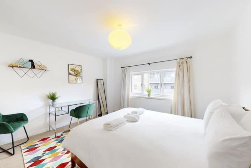 4 Bedroom Family Home On Piccadilly Line London Eksteriør billede