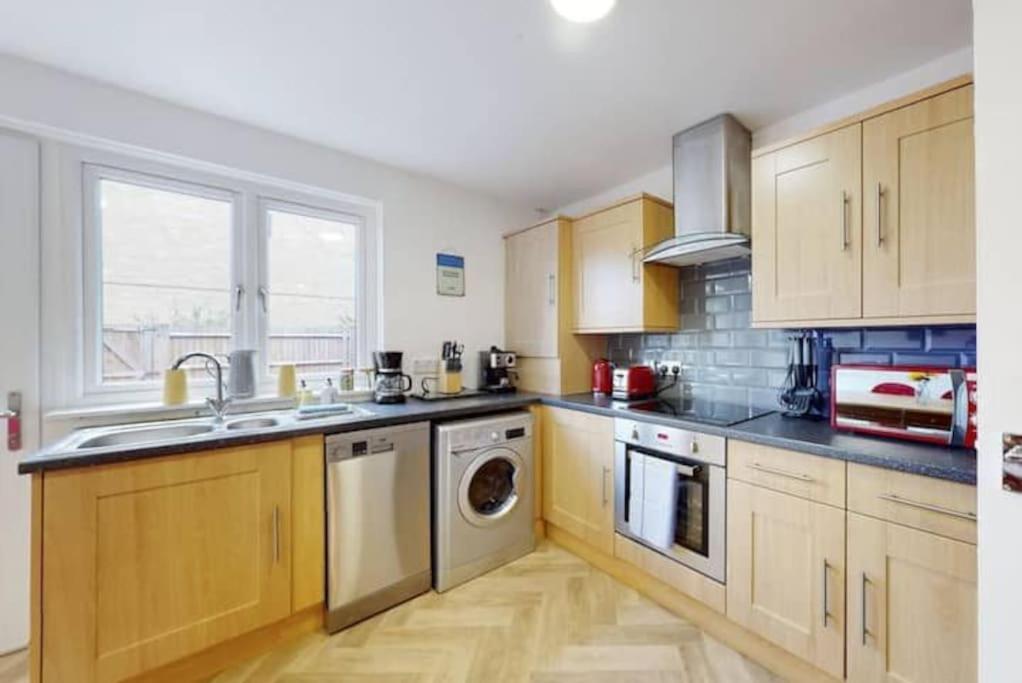 4 Bedroom Family Home On Piccadilly Line London Eksteriør billede